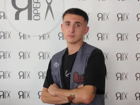 Alex Ropero, barbero de Ropero Barber Shop